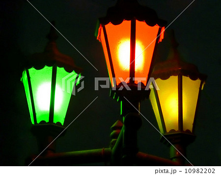 カラフルな街灯 カラフルな街灯 10982202