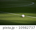 サッカーボール 10982737