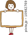 案内板を持つ女の子1 10982769
