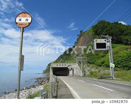 日本海オロロンラインとバス停 10982870
