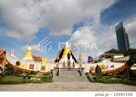 wat Yannawa in Bangkok 10985568