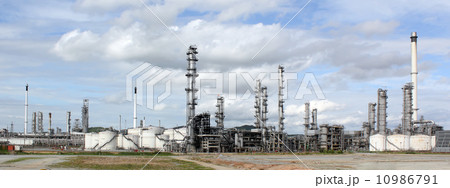 Oil refinery 10986791