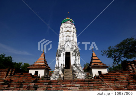 Thai temple 10987806