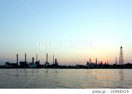 Oil refinery at twilight Oil refinery at twilight 10988429
