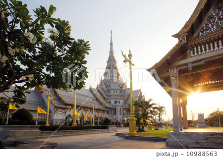 Thai Temple 10988563