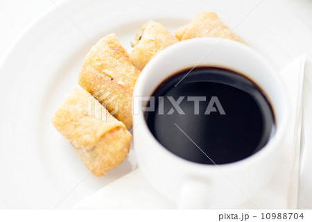 hot coffee and Thai Spring Roll (Por Pieer Tod) hot coffee and Thai Spring Roll (Por Pieer Tod) 10988704