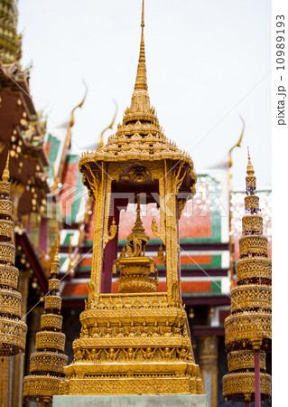 elegance architecture of Emerald buddha temple elegance architecture of Emerald buddha temple 10989193