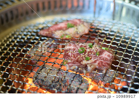 炭火で焼く牛ハラミ（牛サガリ） 10989917