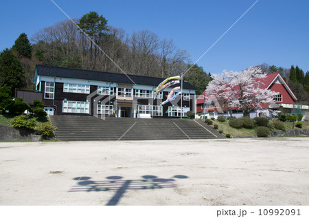 地域コミュニティーになった北広島町の廃校の景色 地域コミュニティーになった北広島町の廃校の景色 10992091