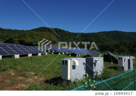 工事中のソーラー発電所 工事中のソーラー発電所 10993017