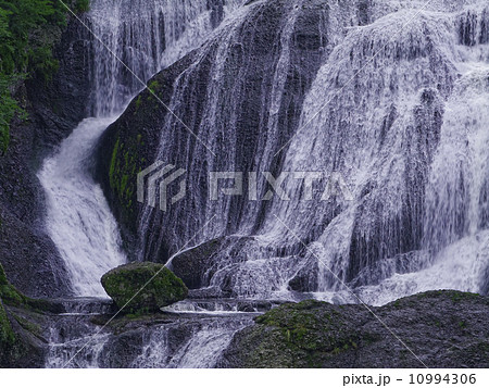 袋田の滝～夏-水量大-アップ-3段目 10994306