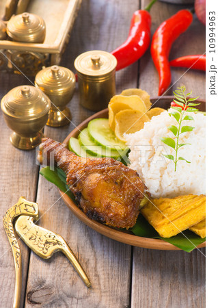 indonesian fried chicken rice 10994963