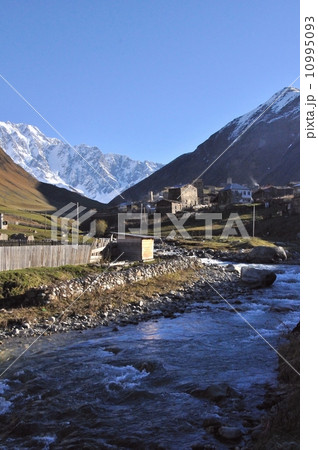 世界遺産の集落、ウシュグリ村、 ジョージア 世界遺産の集落、ウシュグリ村、 ジョージア 10995093