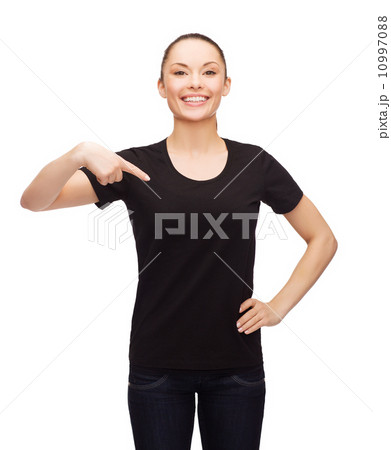 woman in blank black t-shirt 10997088
