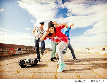 group of teenagers dancing 10997404