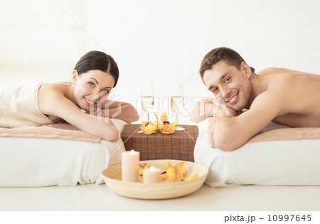 couple in spa couple in spa 10997645