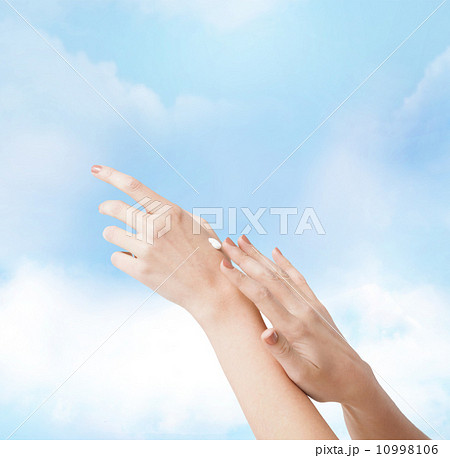 female soft skin hands 10998106