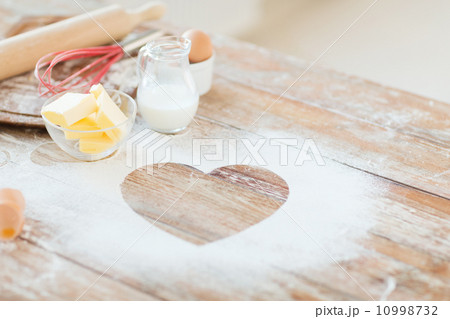 close up of heart of flour on wooden table at home close up of heart of flour on wooden table at home 10998732