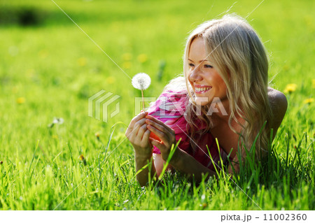 girl with dandelion 11002360