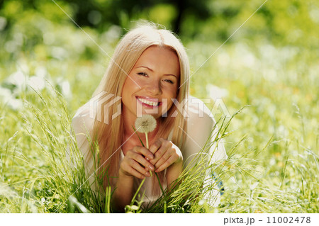 girl with dandelion 11002478