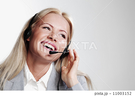 business woman in a headset 11003152
