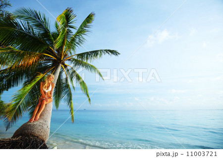 woman on palm woman on palm 11003721
