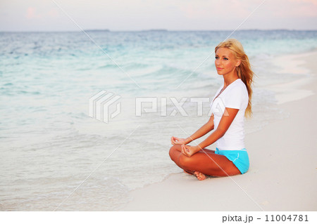yoga woman 11004781