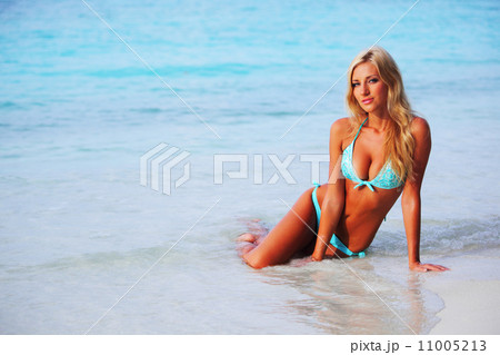 woman on the sand the ocean coast woman on the sand the ocean coast 11005213