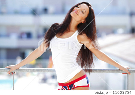 Pretty woman in shirt Pretty woman in shirt 11005754