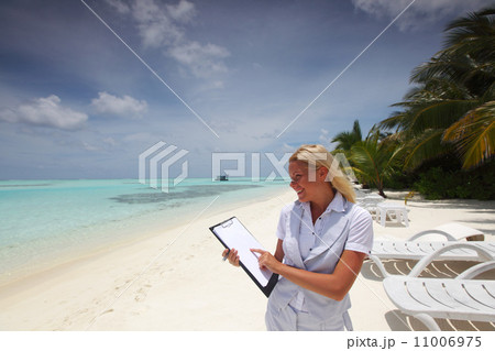 business woman with blank paper on the ocean coast 11006975