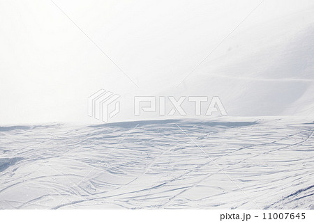 ski traces on snow 11007645