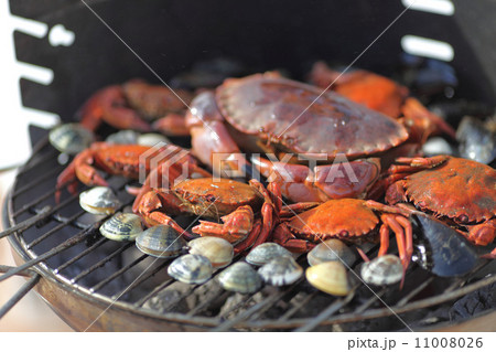 crabs shrimps on charcoal grill crabs shrimps on charcoal grill 11008026