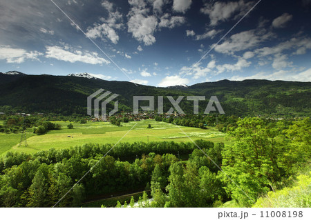 Mountain valley in swiss Mountain valley in swiss 11008198