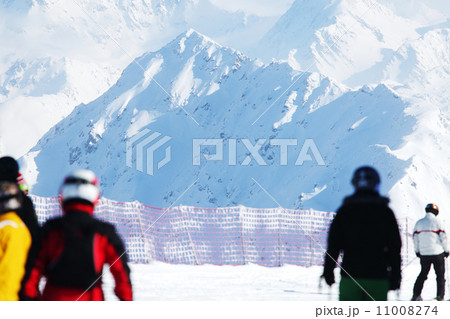 skiers 11008274