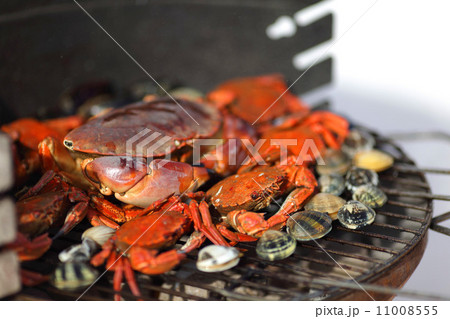 crabs shrimps on charcoal grill crabs shrimps on charcoal grill 11008555