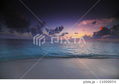 Sunset on beach 11009054