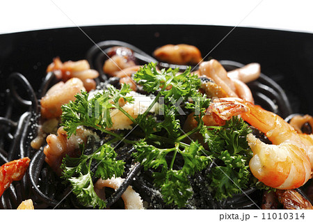 Black spaghetti with seafood 11010314