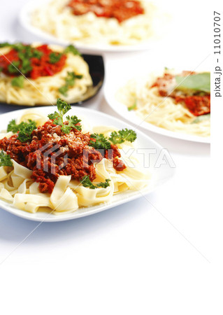 Plates with spaghetti bolognese 11010707