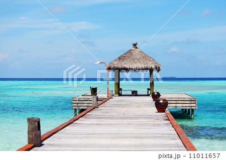 resort maldivian houses in blue sea 11011657