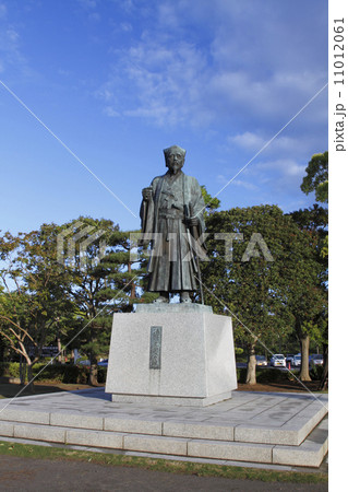 徳川光圀公像　：黄門像広場（千波湖の西側周辺）に立つ。水戸黄門特集に最適。「人物なし」 11012061