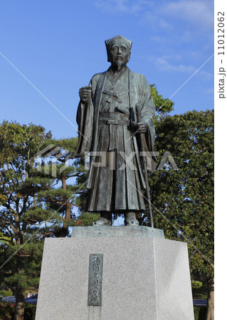 徳川光圀公像　：黄門像広場（千波湖の西側周辺）に立つ。水戸黄門特集に最適。「人物なし」 11012062