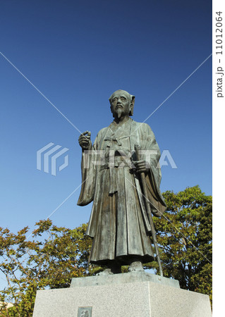 徳川光圀公像　：黄門像広場（千波湖の西側周辺）に立つ。水戸黄門特集に最適。「人物なし」 11012064