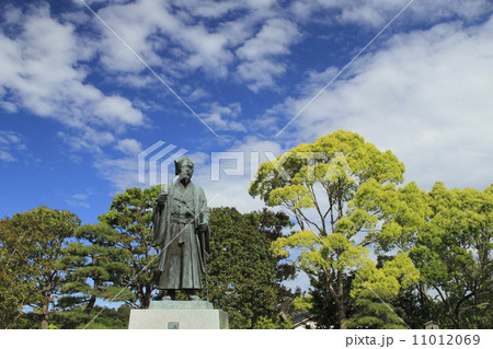徳川光圀公像　：黄門像広場（千波湖の西側周辺）に立つ。水戸黄門特集に最適。「人物なし」 11012069