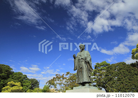 徳川光圀公像　：黄門像広場（千波湖の西側周辺）に立つ。水戸黄門特集に最適。「人物なし」 11012070