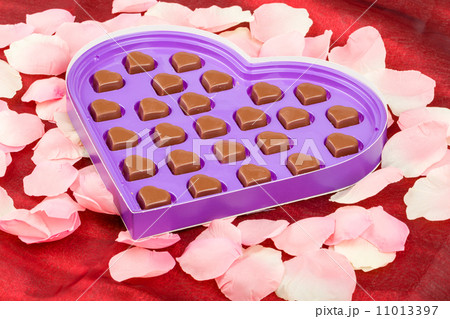 Valentine chocolate present 11013397