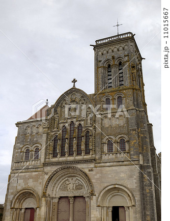 Basilique  of St. Mary Magdalene in Vezelay Abbey. Burgundy, France 11015667