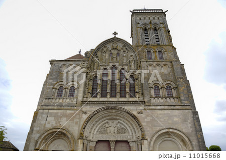 Basilique  of St. Mary Magdalene in Vezelay Abbey. Burgundy, France 11015668
