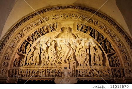 Basilique  of St. Mary Magdalene in Vezelay Abbey. Burgundy, France 11015670
