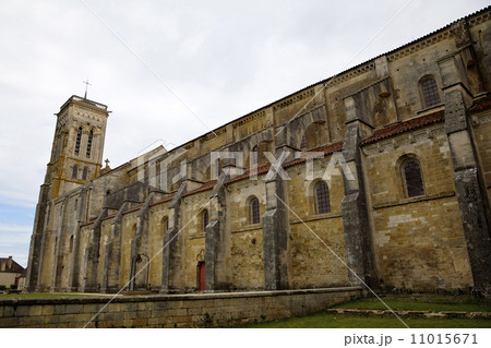 Basilique  of St. Mary Magdalene in Vezelay Abbey. Burgundy, France 11015671