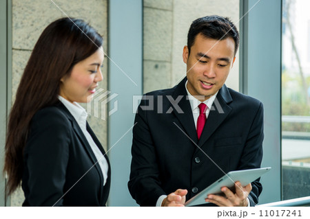 Business man and business woman in discussion 11017241